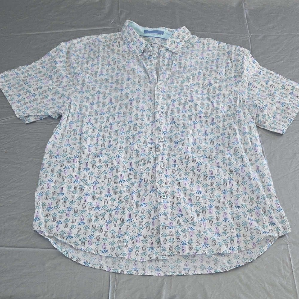Tommy Bahama White Short-Sleeve Button-Down with Pastel Leaf Print Size L